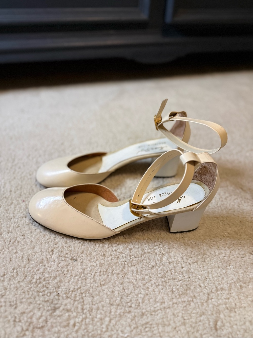 Vintage Beatrice Wedge Ankle-Strap Leather heels in Cream
